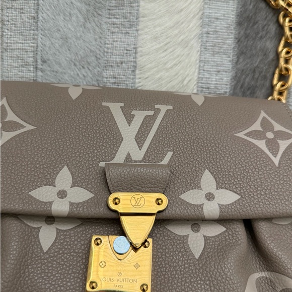 L. Light brown purse - Picture 2 of 5